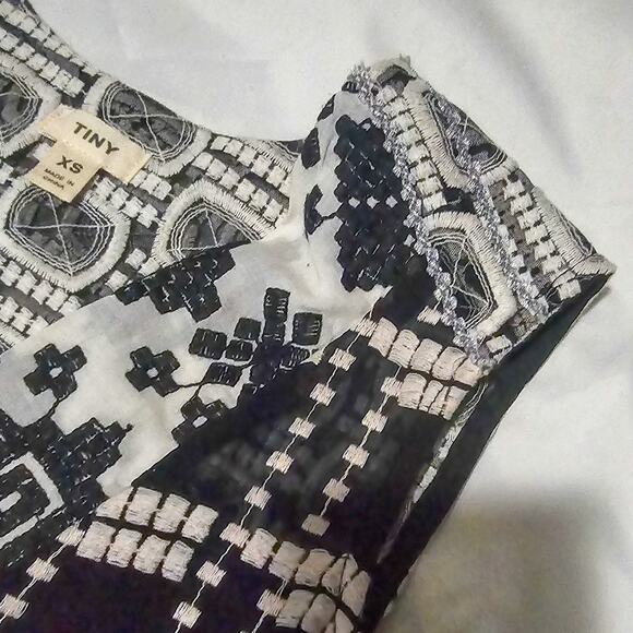 Tiny abstract embroidered split neck sleeveless tunic black & white size XS - Picture 9 of 14